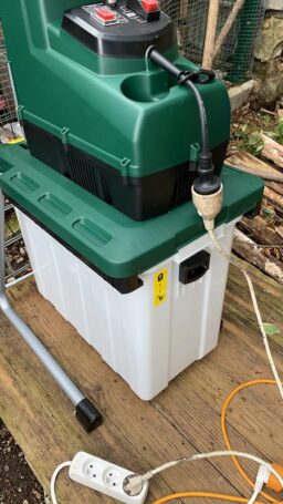 image client 1 Broyeur de Jardin Électrique Gardebruk Végétaux et Branches 3100W