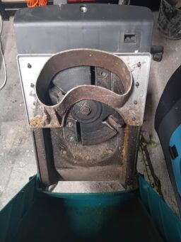 image client 1 Broyeur Végétaux Électrique Vonroc de 2800w