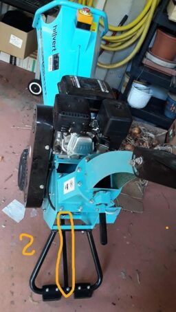 image client 1 Broyeur Végétaux Thermique Hillvert HT Hector 212T
