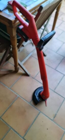 image client 2 Coupe Bordures sans fil Einhell GC CT 18-24 Li P Solo