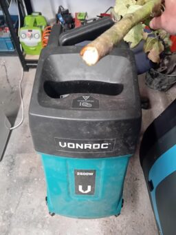 image client 3 Broyeur Végétaux Électrique Vonroc de 2800w