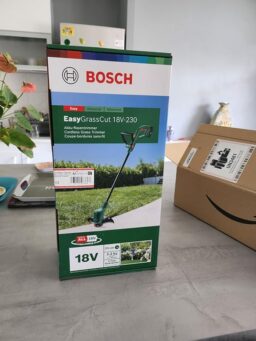 image client 4 Coupe Bordures Bosch EasyGrassCut 18V 26