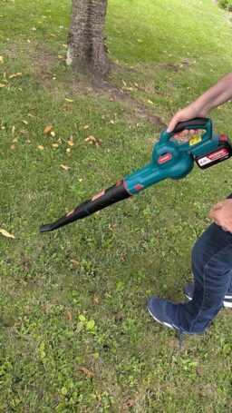 image client 4 Souffleur sans fil Hyecho Batterie 18v 4,0ah