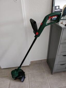 image client 5 Coupe Bordures Bosch EasyGrassCut 18V 26