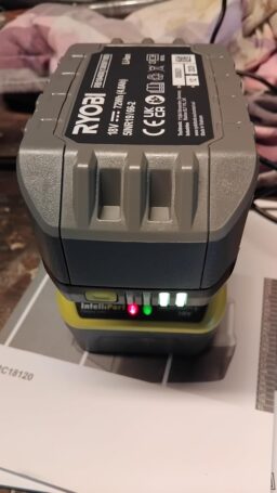 image client 5 Souffleur À Feuilles sans fil Ryobi RBL1820S40F