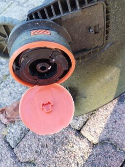 image client 7 Débroussailleuse sans fil BLACK+DECKER STC1820PCB XJ