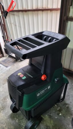 image client 8 Broyeur de Jardin À Turbine Bosch Axt 25 Tc