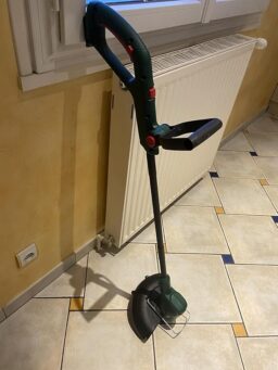 image client 9 Coupe Bordures Bosch EasyGrassCut 18V 26