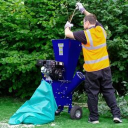Image du fabricant 7 du Déchiqueteuse Bois 7CV compacte
