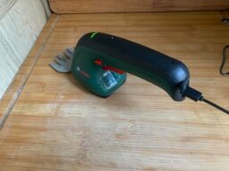 image client 1 Cisaille Bosch Easyshear sans fil Jardinage