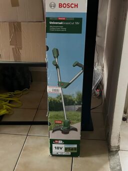 image client 1 Coupe bordures Bosch UniversalGrassCut 18V 260