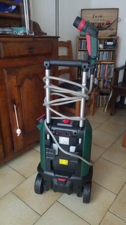 image client 1 Nettoyeur Extérieur sans fil Bosch Fontus 18V