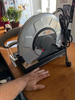 image client 1 Tronçonneuse Métal Électrique Fartools One 2000W