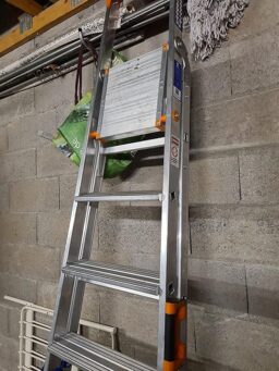 image client 1 Escabeau Pliant Professionnel KELI FRANCE Échelle Pliable 7 Marches