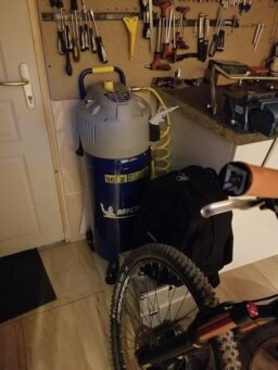 image client 1 Compresseur D'air Vertical Michelin MVX50-2