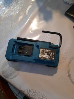 image client 1 Radio de Chantier Makita DEAMR052