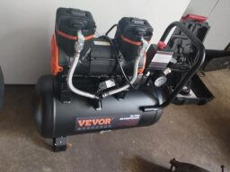 image client 1 Compresseur D'air sans Huile VEVOR À Air Silencieux 18L