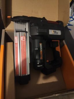 image client 1 Agrafeuse sans fil WORX WX844.9 Puissante et Pratique