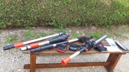 image client 10 Taille Haies TEENO Élagueur sur Perche et Haie Télescopique sans fil