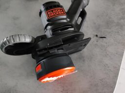 image client 10 Coupe Bordure Filaire BLACK+DECKER BESTE628 QS