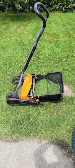 image client 10 Tondeuse Manuel Fiskars Staysharp Max 1000591
