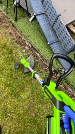 image client 10 Débroussailleuse Électrique Greenworks GST1246