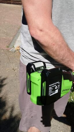 image client 10 Débroussailleuse sans fil Greenworks 2×24V