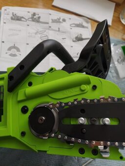 image client 10 Tronçonneuse sans fil Greenworks Mini 24v