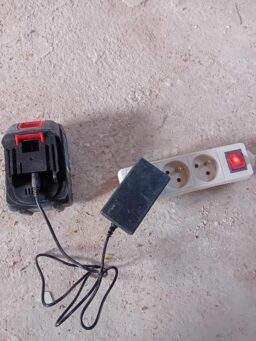 image client 10 Tronçonneuse Électrique sans fil Viwko Mini À Batterie 6 Pouces