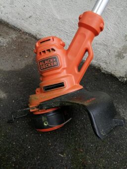 image client 2 Coupe Bordures Filaire Black+Decker Besta525 Qs