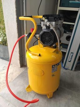 image client 2 Compresseur D'air Électrique Stanley Siltek Vertical Silencieux