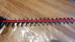 image client 2 Taille Haie Batterie Greenworks G40HT61