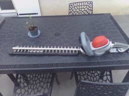 image client 2 Taille Haie Électrique Ikra IHS 650