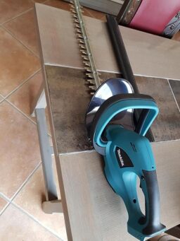 image client 2 Taille Haie sans fil Makita DUH523Z