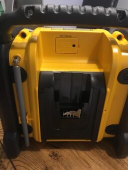 image client 2 Radio de Chantier Compacte DEWALT DCR020 QW
