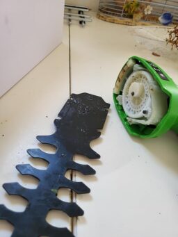 image client 2 Cisaille À Gazon Électrique TecTake Taille Haie Batterie de Jardin