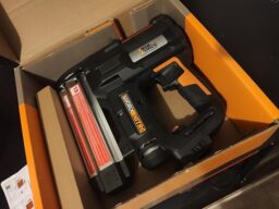 image client 2 Agrafeuse sans fil WORX WX844.9 Puissante et Pratique