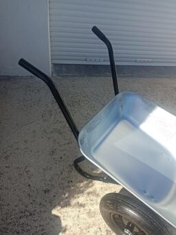 image client 3 Brouette de Jardin Gardebruk 2 Roues 150 Kg 100 L