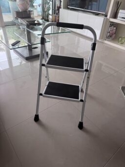 image client 3 Escabeau Pliant Kingrack 2 Marches Rouge