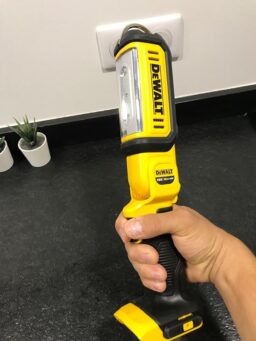 image client 3 Lampe Led de Chantier Dewalt Dcl050 Xj