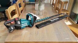 image client 3 Taille Haie sans fil Makita DUH751Z