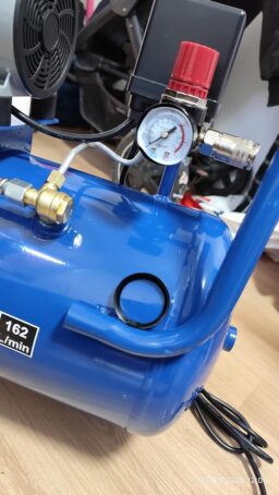 image client 3 Compresseur D'air Silencieux Scheppach HC26Si