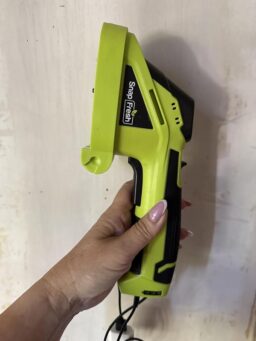 image client 3 Taille Haies Électrique SnapFresh Cisaille À Gazon Mini Haie sans fil