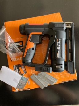 image client 3 Agrafeuse sans fil WORX WX844.9 Puissante et Pratique