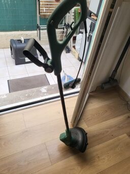 image client 4 Débroussailleuse Électrique Bosch EasyGrassCut 23