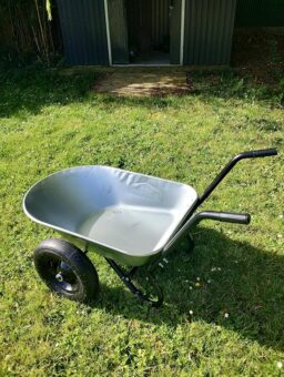 image client 4 Brouette de Jardin Gardebruk 2 Roues 150 Kg 100 L