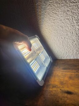 image client 4 Lampe Chantier Fosingut Projecteur Led Rechargeable 150w