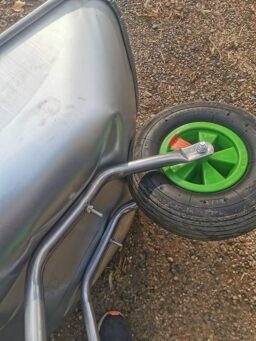 image client 4 Brouette de Jardin WERKA PRO Acier Galvanisé Roue Gonflée