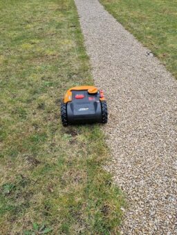 image client 4 Robot tondeuse connecté Worx Landroid Plus WR165E