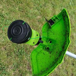 image client 5 Coupe Bordure sans fil Greenworks G40LTK2